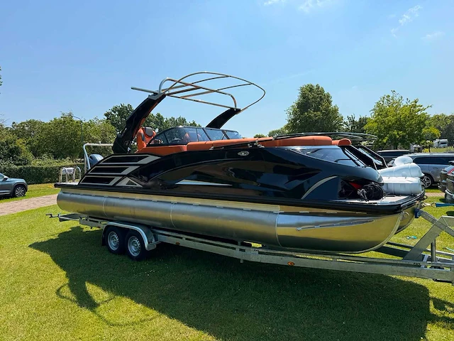 Uf equipment - 2026 - 25 foot luxe pontonboot met yamaha 100pk 2026 en gekeurde trailer 2026 - afbeelding 18 van  26