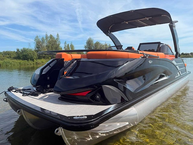 Uf equipment - 2026 - 25 foot luxe pontonboot - afbeelding 14 van  26