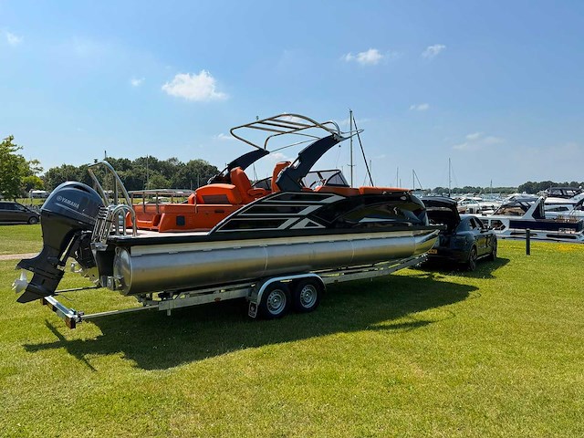Uf equipment - 2026 - 25 foot luxe pontonboot - afbeelding 16 van  26