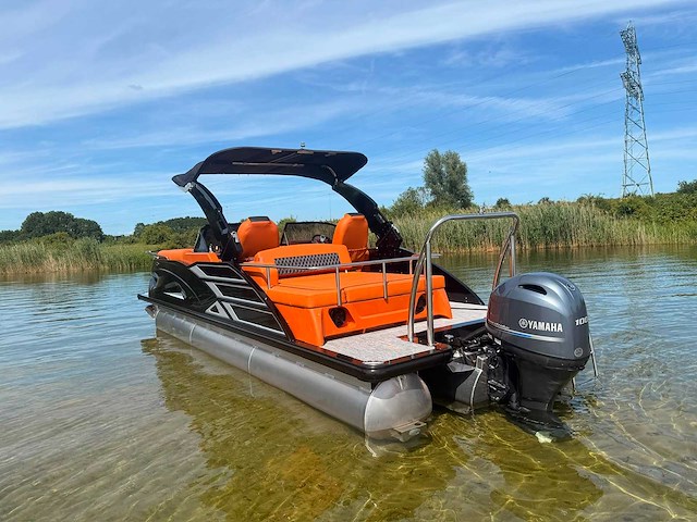 Uf equipment - 2026 - 25 foot luxe pontonboot - afbeelding 20 van  26