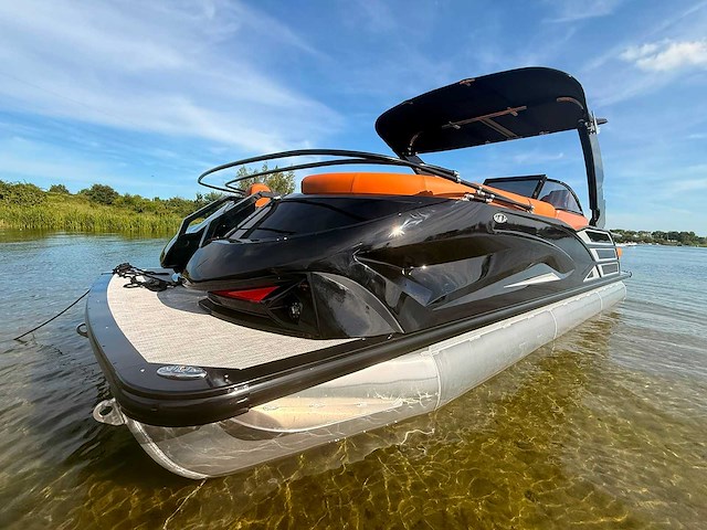 Uf equipment - 2026 - 25 foot luxe pontonboot - afbeelding 23 van  26