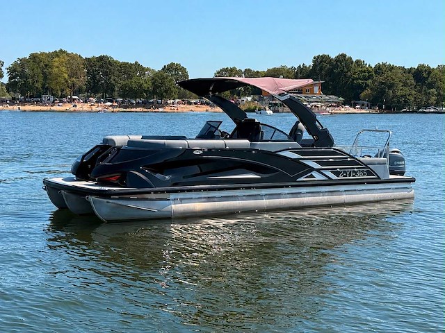 Uf equipment - 2026 - 25 foot luxe pontonboot - afbeelding 6 van  13