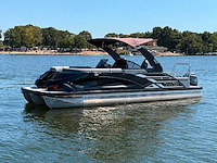 Uf equipment - 2026 - 25 foot luxe pontonboot - afbeelding 6 van  13