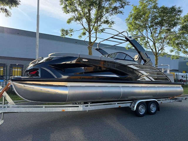 Uf equipment - 2026 - 25 foot luxe pontonboot - afbeelding 7 van  13