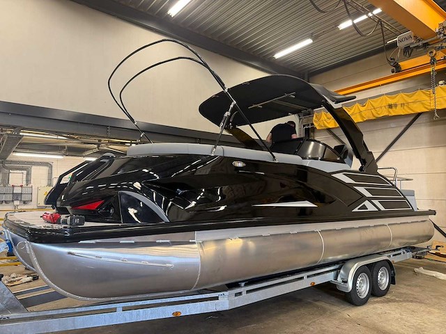 Uf equipment - 2026 - 25 foot luxe pontonboot - afbeelding 8 van  13