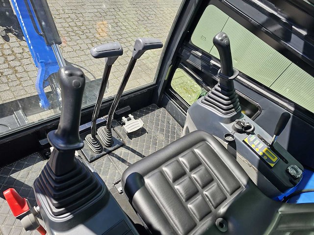 Uf equipment - nm25 minigraver - 2025 - met kubota motor en snelwisselsysteem incl. 3 bakken - afbeelding 18 van  33