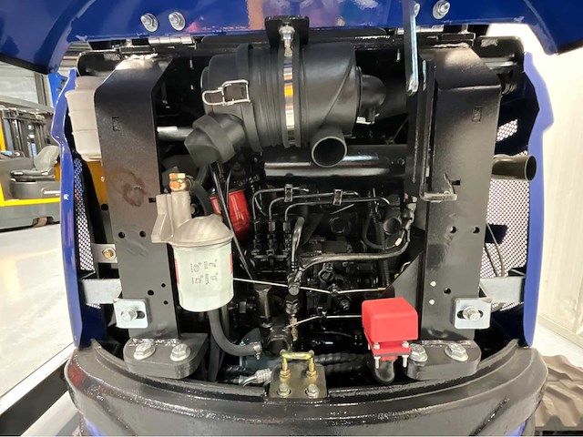 Uf equipment nm-18 - rupsgraafmachine 2026 - zwenk giek - 3 graafbakken - gereedschapskoffer - afbeelding 2 van  28