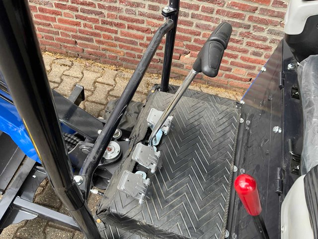 Uf equipment nm-18 - rupsgraafmachine 2026 - zwenk giek - 3 graafbakken - gereedschapskoffer - afbeelding 4 van  18