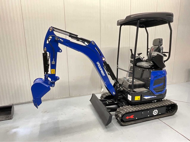 Uf equipment nm-18 - rupsgraafmachine 2026 - zwenk giek - 3 graafbakken - gereedschapskoffer - afbeelding 22 van  28
