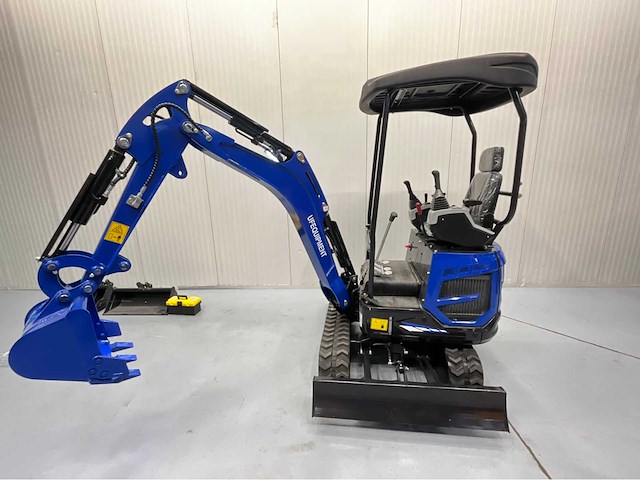 Uf equipment nm-18 - rupsgraafmachine 2026 - zwenk giek - 3 graafbakken - gereedschapskoffer - afbeelding 23 van  28