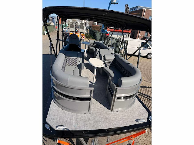 Uf marine - 2026 - 22ft - ponton boot / consoleboot - afbeelding 17 van  37