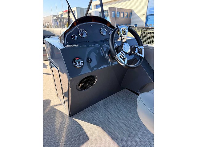 Uf marine - 2026 - 22ft - ponton boot / consoleboot - afbeelding 14 van  41