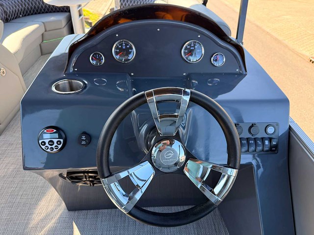 Uf marine - 2026 - 22ft - ponton boot / consoleboot - afbeelding 15 van  41