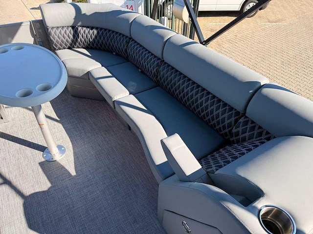 Uf marine - 2026 - 22ft - ponton boot / consoleboot - afbeelding 19 van  41