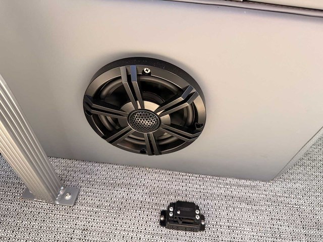 Uf marine - 2026 - 22ft - ponton boot / consoleboot - afbeelding 21 van  41