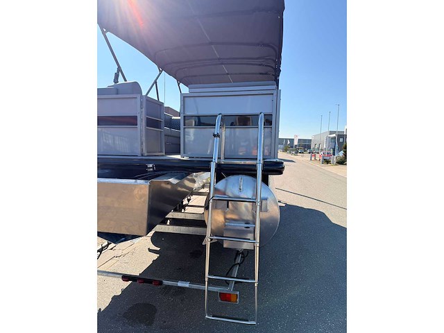 Uf marine - 2026 - 22ft - ponton boot / consoleboot - afbeelding 23 van  41