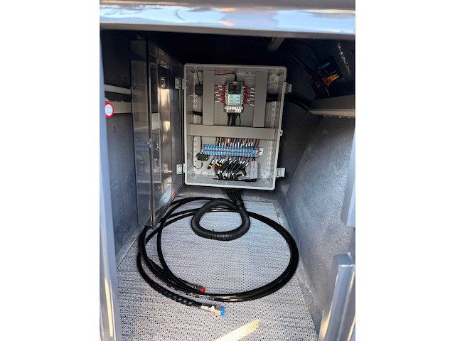 Uf marine - 2026 - 22ft - ponton boot / consoleboot - afbeelding 28 van  41