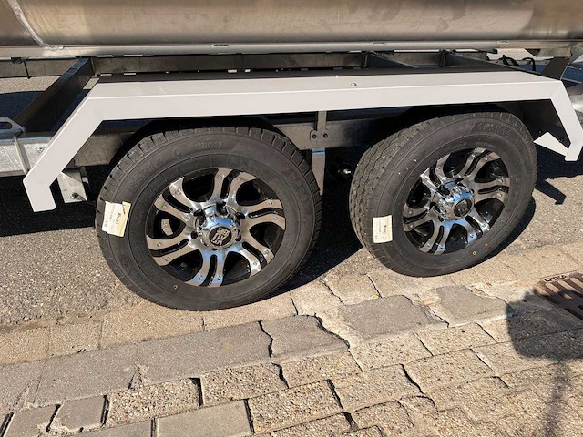 Uf marine - 2026 - 22ft - ponton boot / consoleboot - afbeelding 35 van  41