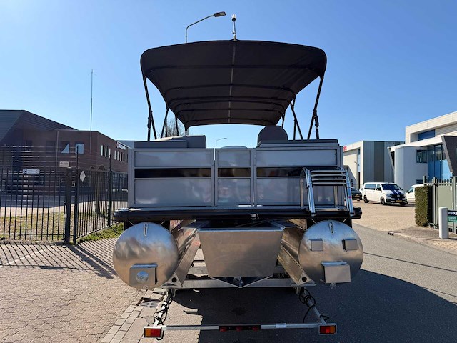 Uf marine - 2026 - 22ft - ponton boot / consoleboot - afbeelding 11 van  43