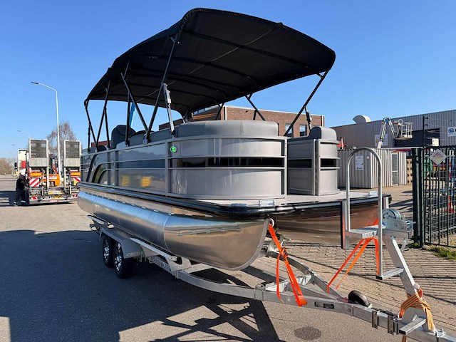 Uf marine - 2026 - 22ft - ponton boot / consoleboot - afbeelding 23 van  43