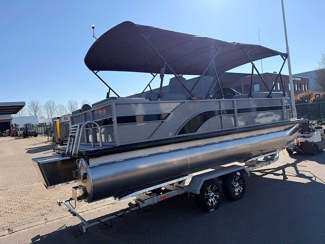 Uf marine - 2026 - 22ft - ponton boot / consoleboot - afbeelding 40 van  43