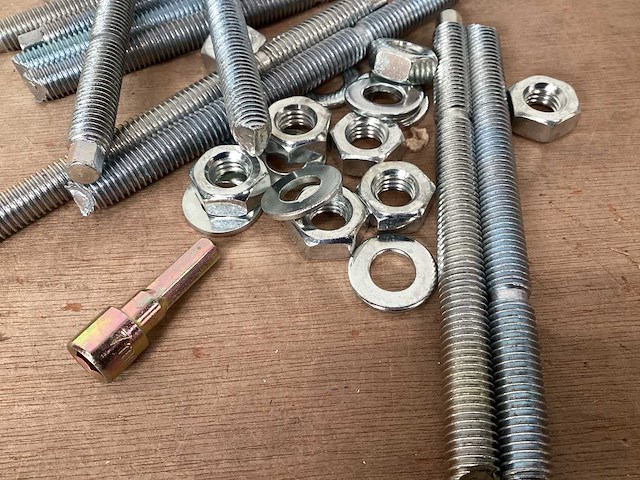 Ufast ucs10130 ankerstang m10x130 met moer en revet (640x) - afbeelding 4 van  4