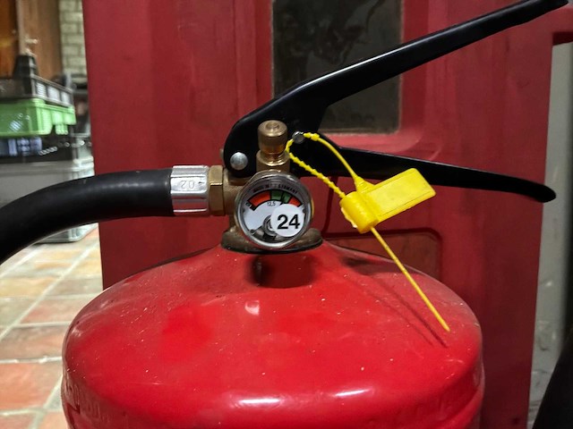 Ufo-flame / kling abc poeder 6 kg brandblusser (2x) - afbeelding 4 van  6