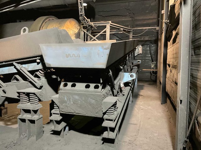 Uhde - transport schudbank - afbeelding 3 van  14