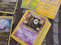 Uit 1999 – zeldzame gegrade topps pokémonkaart 'geodude, graveler & golem' (mint 9 met back 10) + vintage & moderne kaartenmix - afbeelding 3 van  7