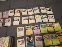 Uitgebreide pokémon kaartenverzameling met prismatic evolutions box, holo's en accessoires - afbeelding 3 van  40