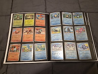 Uitgebreide pokémon kaartenverzameling met prismatic evolutions box, holo's en accessoires - afbeelding 10 van  40