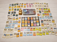Uitgebreide pokémon kaartenverzameling met prismatic evolutions box, holo's en accessoires - afbeelding 1 van  40