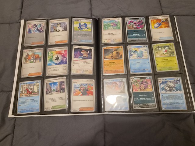 Uitgebreide pokémon kaartenverzameling met prismatic evolutions box, holo's en accessoires - afbeelding 14 van  40