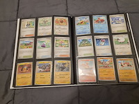 Uitgebreide pokémon kaartenverzameling met prismatic evolutions box, holo's en accessoires - afbeelding 17 van  40