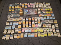 Uitgebreide pokémon kaartenverzameling met prismatic evolutions box, holo's en accessoires - afbeelding 12 van  40