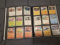 Uitgebreide pokémon kaartenverzameling met prismatic evolutions box, holo's en accessoires - afbeelding 25 van  40