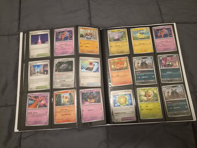 Uitgebreide pokémon kaartenverzameling met prismatic evolutions box, holo's en accessoires - afbeelding 27 van  40