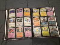 Uitgebreide pokémon kaartenverzameling met prismatic evolutions box, holo's en accessoires - afbeelding 27 van  40