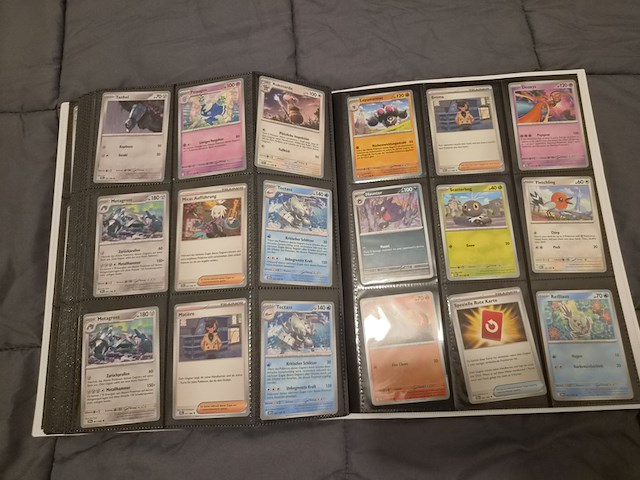 Uitgebreide pokémon kaartenverzameling met prismatic evolutions box, holo's en accessoires - afbeelding 31 van  40