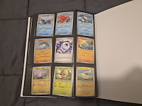 Uitgebreide pokémon kaartenverzameling met prismatic evolutions box, holo's en accessoires - afbeelding 32 van  40