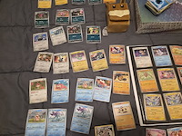 Uitgebreide pokémon kaartenverzameling met prismatic evolutions box, holo's en accessoires - afbeelding 37 van  40