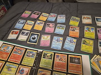 Uitgebreide pokémon verzameling met vintage kaarten, mappen en playmat - afbeelding 2 van  48