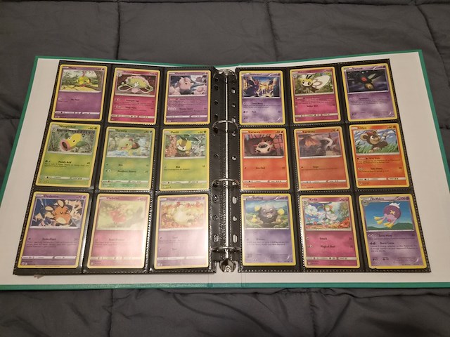 Uitgebreide pokémon verzameling met vintage kaarten, mappen en playmat - afbeelding 22 van  48