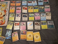 Uitgebreide pokémon verzameling met vintage kaarten, mappen en playmat - afbeelding 12 van  48