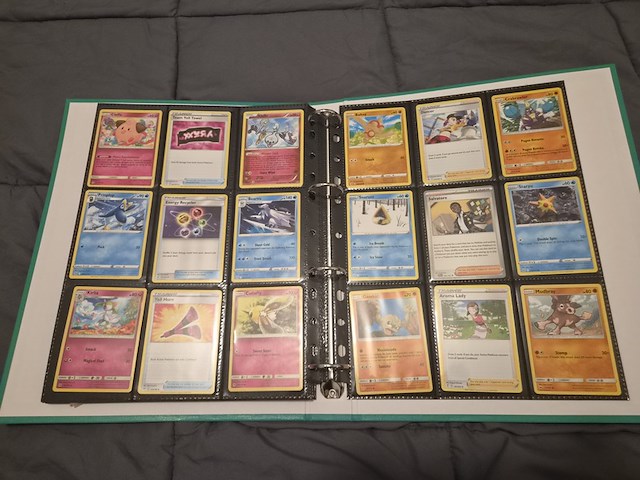 Uitgebreide pokémon verzameling met vintage kaarten, mappen en playmat - afbeelding 24 van  48