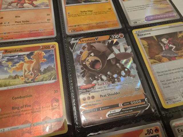 Uitgebreide pokémon verzameling met vintage kaarten, mappen en playmat - afbeelding 27 van  48