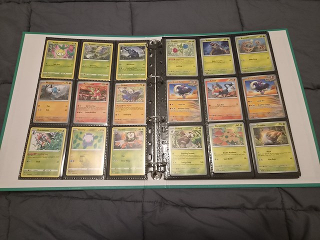 Uitgebreide pokémon verzameling met vintage kaarten, mappen en playmat - afbeelding 29 van  48