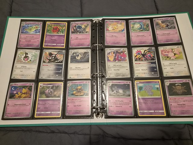 Uitgebreide pokémon verzameling met vintage kaarten, mappen en playmat - afbeelding 33 van  48
