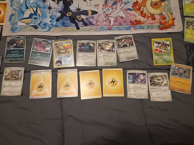 Uitgebreide pokémon verzameling met vintage kaarten, mappen en playmat - afbeelding 23 van  48