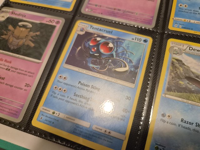 Uitgebreide pokémon verzameling met vintage kaarten, mappen en playmat - afbeelding 37 van  48
